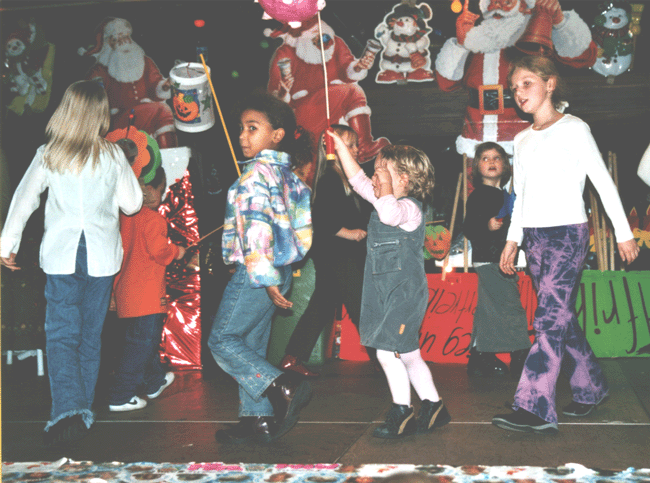 "DIE SCHREIH�LSE: The Kiddies bei ihrem Laternenmarsch"