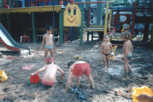 "Norderney in Vingst" "Eh! Du darfst nicht ins Wasser ohne deine Schwimmfl�gelchen!"